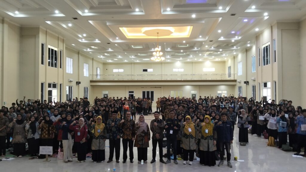 550 Mahasiswa Baru Universitas Mathla’ul Anwar Ikuti Sosialisasi Jurnalis Kebangsaan 550 Mahasiswa Baru Universitas Mathla’ul Anwar Ikuti Sosialisasi Jurnalis Kebangsaan