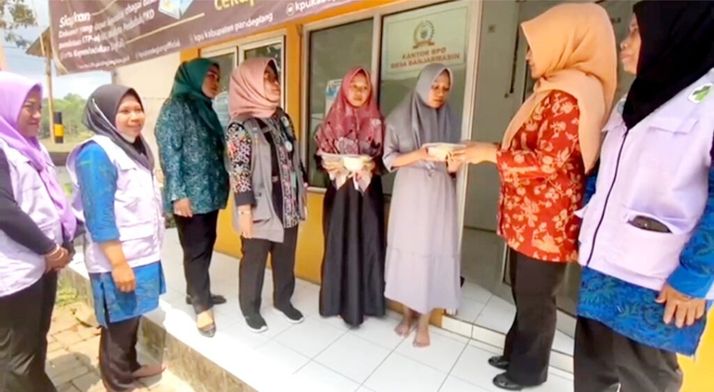 Kepala Puskesmas Carita Distribusikan PMT Guna Tekan Angka Stunting, “Bumil Resti” Terima PMT Kepala Puskesmas Carita Distribusikan PMT Guna Tekan Angka Stunting, “Bumil Resti” Terima PMT