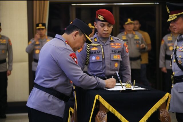 Kapolri Pimpin Pelantikan Sejumlah Kapolda dan Pengukuhan 2 Jabatan Baru di Polri