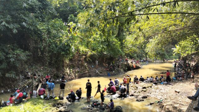 Mancing Gratis di Sungai Cibanten, Dandim: TNI Semakin Dekat dengan Rakyat di Usia ke-79