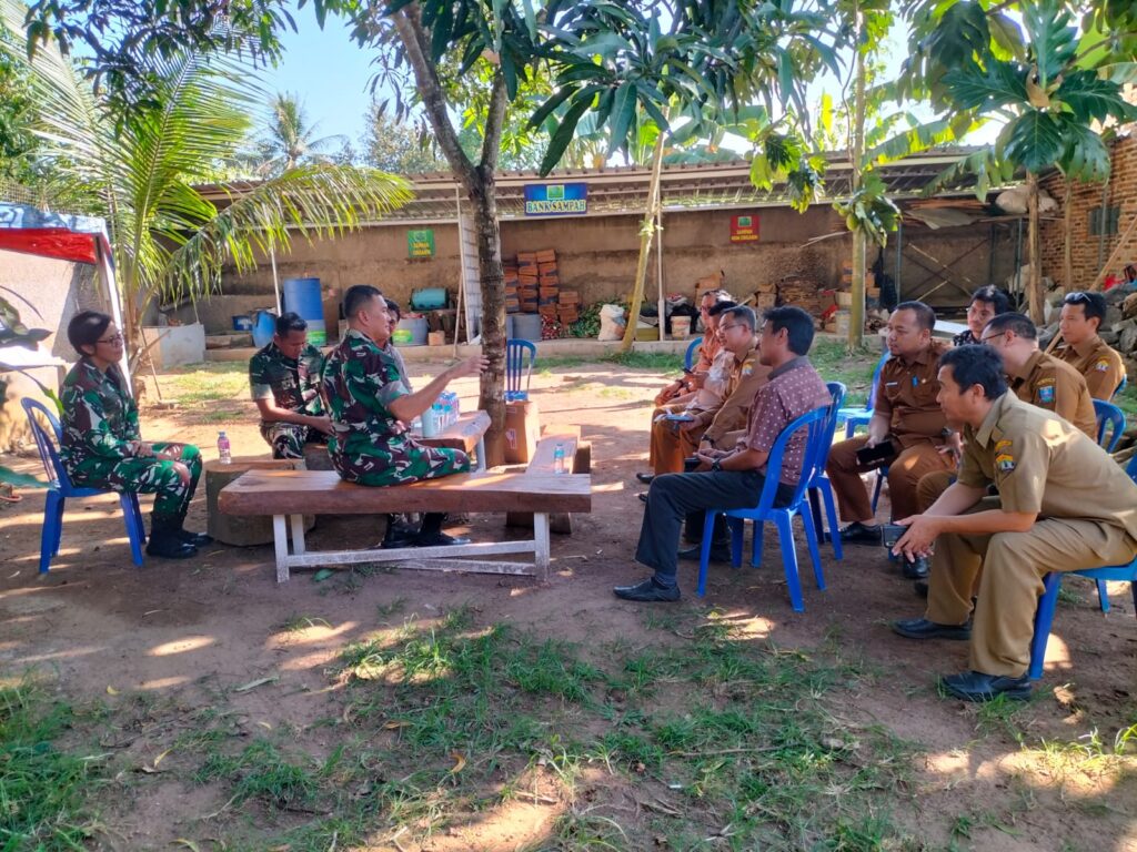 Kunjungi Penangkaran Magot Kodim 0602/Serang, Danrem : Ini Dapat Menjadi Contoh Untuk Wilayah Lain Kunjungi Penangkaran Magot Kodim 0602/Serang, Danrem : Ini Dapat Menjadi Contoh Untuk Wilayah Lain