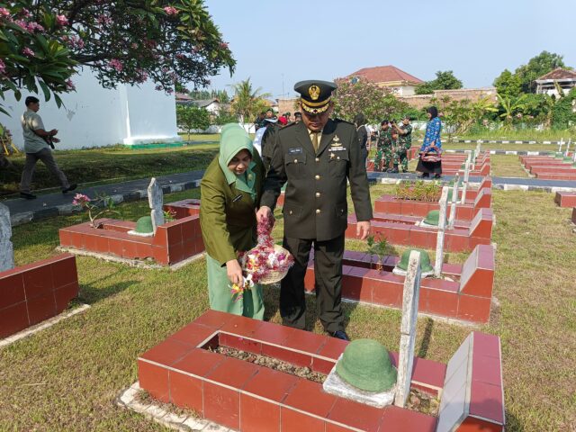 Sambut HUT TNI ke-79, Kodim Serang Ziarah dan Tabur Bunga di Taman Makam Pahlawan