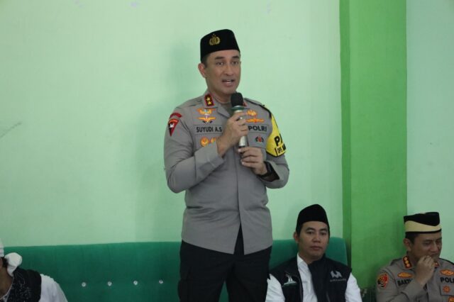 Sholat Jumat Keliling Kapolda Banten Berikan Motivasi Kepada Murid Ponpes As-Salam Kemiri