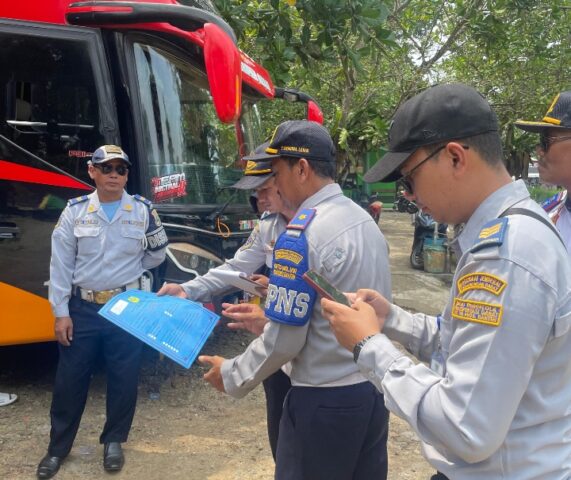 BPTD Kelas II Banten Bersama Stakeholder Gelar Pengecekan Bus Pariwisata di Kawasan Pantai