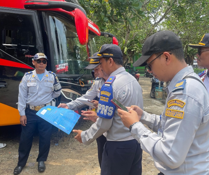 BPTD Kelas II Banten Bersama Stakeholder Gelar Pengecekan Bus Pariwisata di Kawasan Pantai BPTD Kelas II Banten Bersama Stakeholder Gelar Pengecekan Bus Pariwisata di Kawasan Pantai
