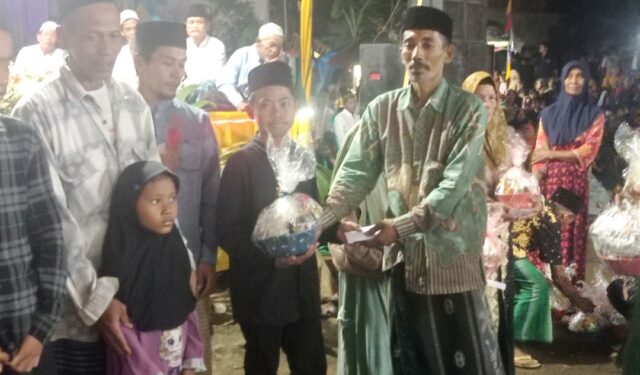 Peringati Maulid Nabi Muhammad SAW, Pemdes Turus Ajak Warga Tauladani Akhlak Nabi Santuni Anak Yatim