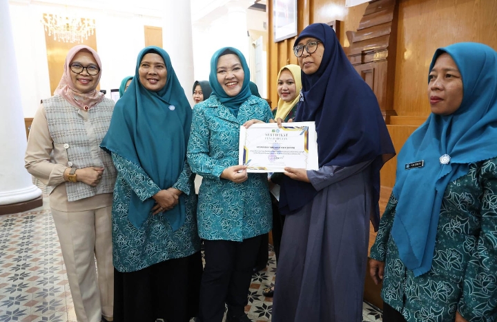 Pj Gubernur Banten Sebut Peran Keluarga Penting Dalam Pengelolaan Sampah