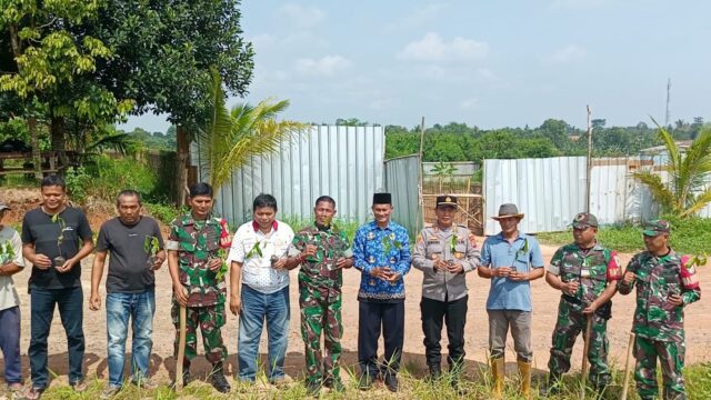 Danramil 0602-03/Walantaka Ajak Muspika Rehabilitasi Galian Tanah melalui Penanaman 1500 Pohon Sukun