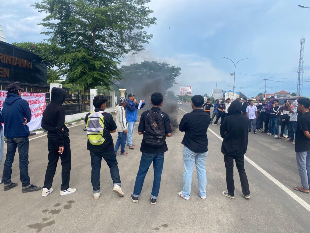 Aksi Keluarga Mahasiswa Demokrasi : Serukan Keadilan dan Netralitas Pj Gubernur & ASN di Provinsi Banten