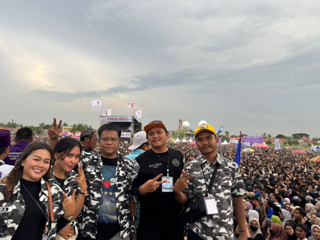 Puluhan Ribu Pendukung dan Relawan Andrasoni-Dimyati Hadiri Kampanye Akbar Terakhir Puluhan Ribu Pendukung dan Relawan Andrasoni-Dimyati Hadiri Kampanye Akbar Terakhir