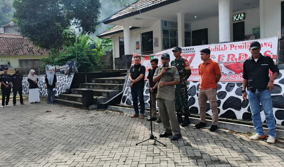 Babinsa Koramil Ciomas Ikuti Apel Dan Monitoring Penertiban Alat Peraga Kampanye Pilkada 2024 Babinsa Koramil Ciomas Ikuti Apel Dan Monitoring Penertiban Alat Peraga Kampanye Pilkada 2024