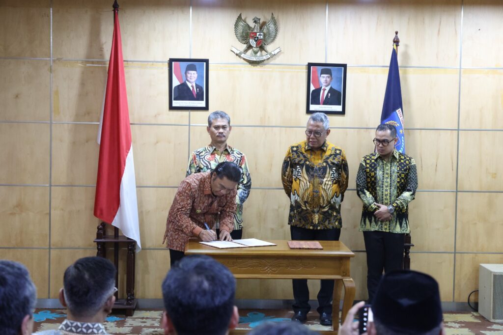 Saksikan Serah Terima Plt Wali Kota Tangsel, Al Muktabar : Laksanakan Agenda Pembangunan Saksikan Serah Terima Plt Wali Kota Tangsel, Al Muktabar : Laksanakan Agenda Pembangunan