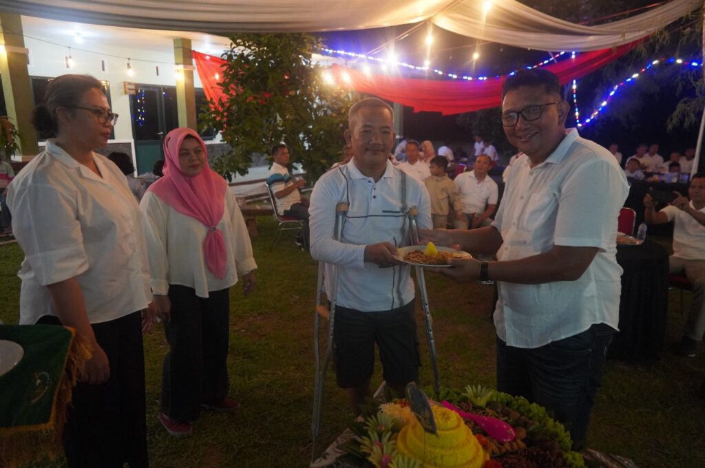 Warga Denkomlek Rem 064/MY Gelar Syukuran Puncak HUT ke-79 Komlek TNI AD Warga Denkomlek Rem 064/MY Gelar Syukuran Puncak HUT ke-79 Komlek TNI AD
