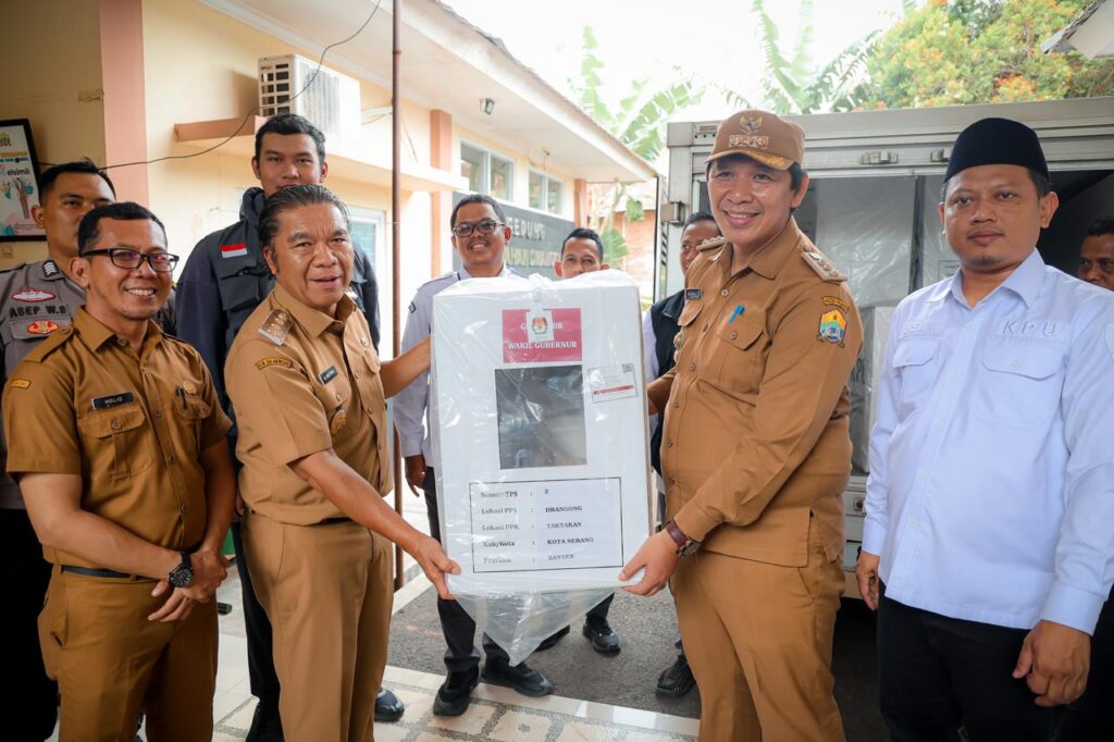 Pj Gubernur Banten Cek Kesiapan Distribusi Logistik Pilkada Serentak 2024 Pj Gubernur Banten Cek Kesiapan Distribusi Logistik Pilkada Serentak 2024
