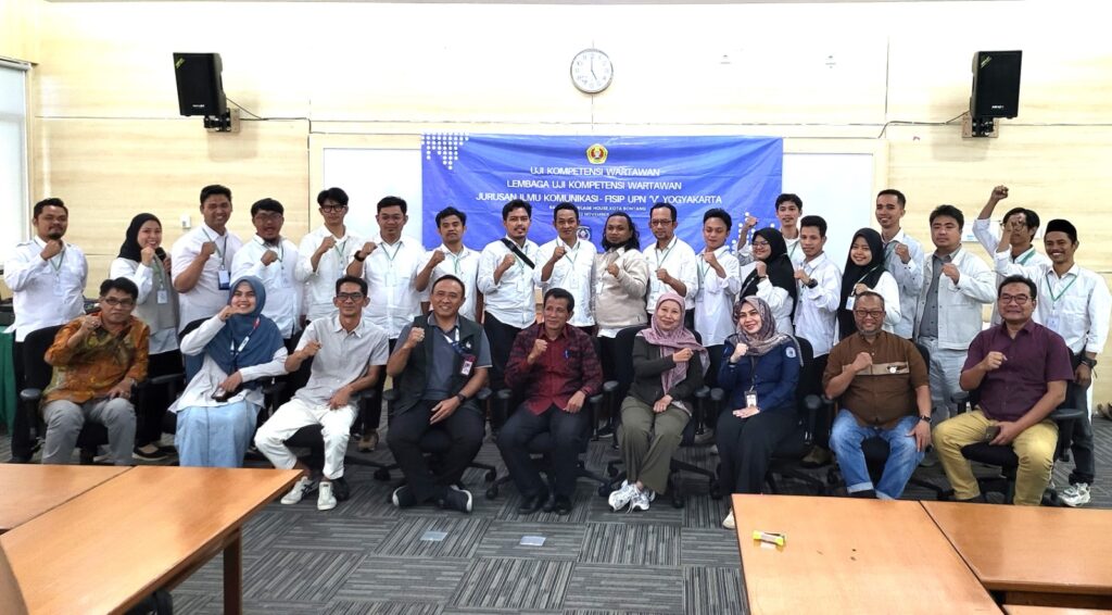 LUKW UPN Veteran Yogyakarta Uji 19 Wartawan Kaltim di Badak LNG Bontang LUKW UPN Veteran Yogyakarta Uji 19 Wartawan Kaltim di Badak LNG Bontang