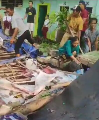 Pagar Roboh di SDN 2 Ciruas Kabupaten Serang, Empat Warga Luka-Luka