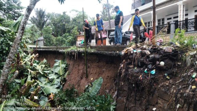 Cuaca Ekstrem Sebabkan Banjir dan Longsor di Pandeglang