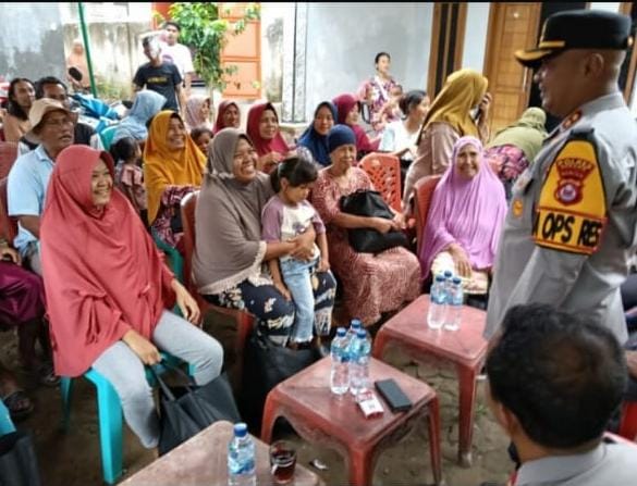 Kapolres Serang Gelar Baksos dan Silaturahmi Dengan Emak-emak Desa Ranjeng