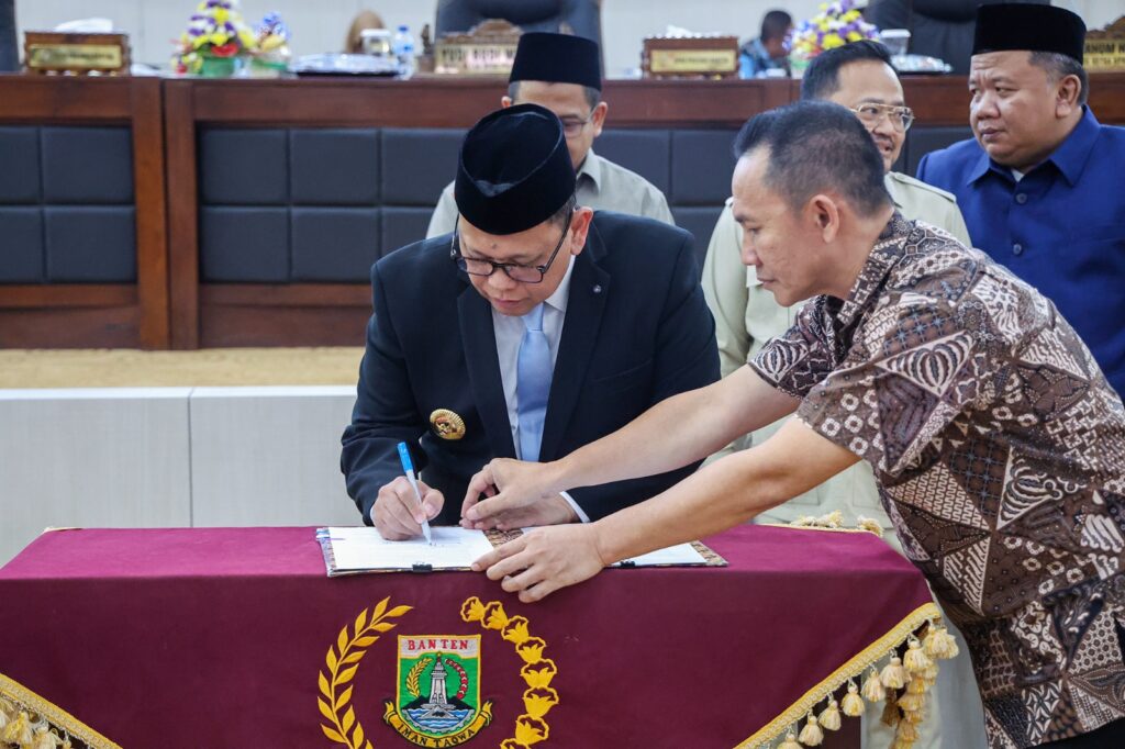 Perda Penanaman Modal dan Perlindungan Anak-Perempuan Disahkan, Pj Gubernur Banten Dorong Iklim Investasi Kondusif Perda Penanaman Modal dan Perlindungan Anak-Perempuan Disahkan, Pj Gubernur Banten Dorong Iklim Investasi Kondusif