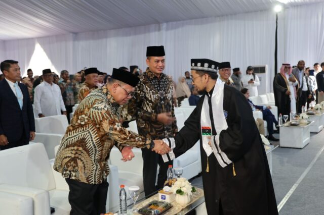 Pj Gubernur Banten A Damenta Hadiri Ujian Promosi Doktor Ustad Adi Hidayat