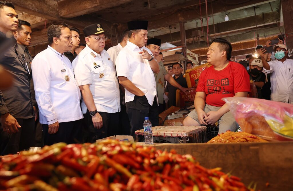 Pj Gubernur Banten Dampingi Mendagri Tinjau Harga Bahan Pokok di PITT Kota Tangerang Pj Gubernur Banten Dampingi Mendagri Tinjau Harga Bahan Pokok di PITT Kota Tangerang
