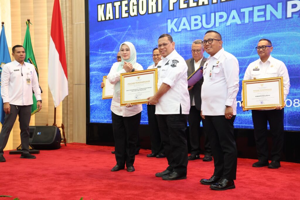 8 Kabupaten/Kota di Banten Raih Penghargaan HAM, Pj Gubernur: Bukti Komitmen Pelayanan Publik 8 Kabupaten/Kota di Banten Raih Penghargaan HAM, Pj Gubernur: Bukti Komitmen Pelayanan Publik
