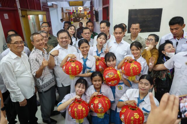 Wapres Gibran dan Pj Gubernur Banten Tinjau Persiapan Imlek di Tangerang