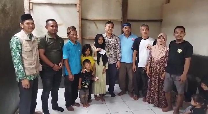 Anggota DPRD Lebak Kunjungi Kediaman Fitri Anggota DPRD Lebak Kunjungi Kediaman Fitri