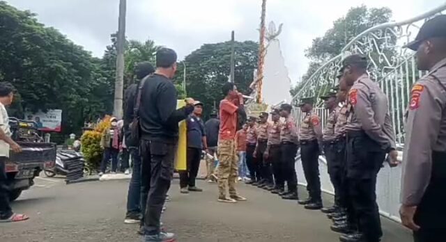 GMAKS Geruduk Bupati Serang, Pertanyakan Dugaan Penyimpangan Anggaran Pendidikan