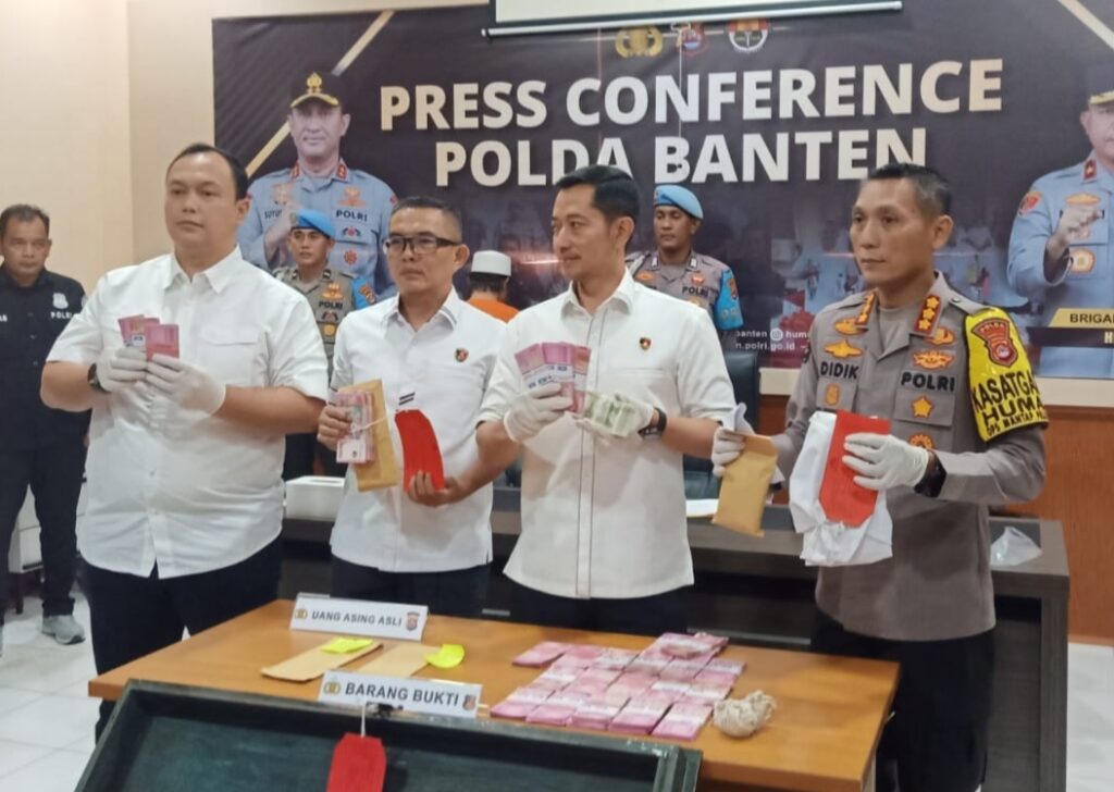 Polda Banten Ungkap Kasus Peredaran Uang Palsu Bermodus Penggandaan Uang Polda Banten Ungkap Kasus Peredaran Uang Palsu Bermodus Penggandaan Uang
