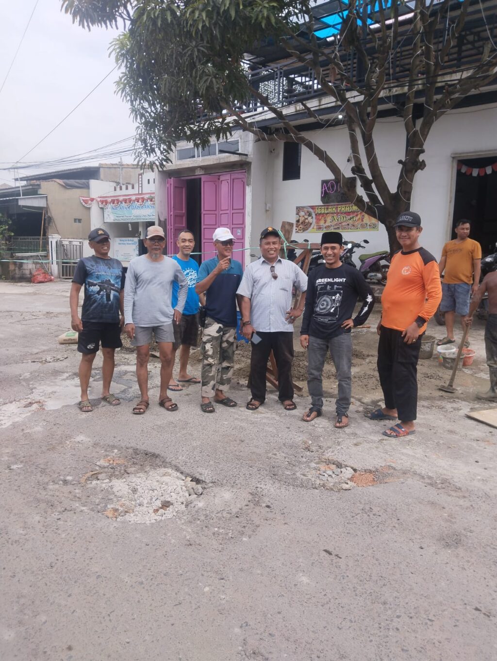 Jalan Bumi Ciruas Permai Mulai Diperbaiki, Kepala Desa Ranjeng Pantau Langsung Jalan Bumi Ciruas Permai Mulai Diperbaiki, Kepala Desa Ranjeng Pantau Langsung