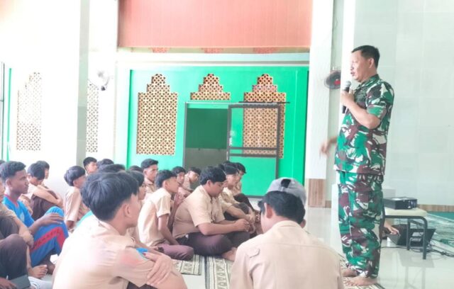 Danramil Pamarayan Sosialisasikan Rekrutmen Prajurit TNI AD di SMAN 1 Bandung