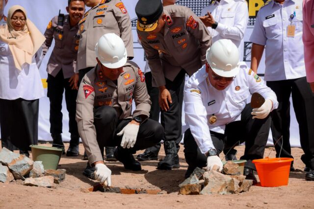 Dukung MBG, Pj Gubernur Banten Lakukan Peletakan Batu Pertama Pembangunan Satuan Pelayanan Pemenuhan Gizi