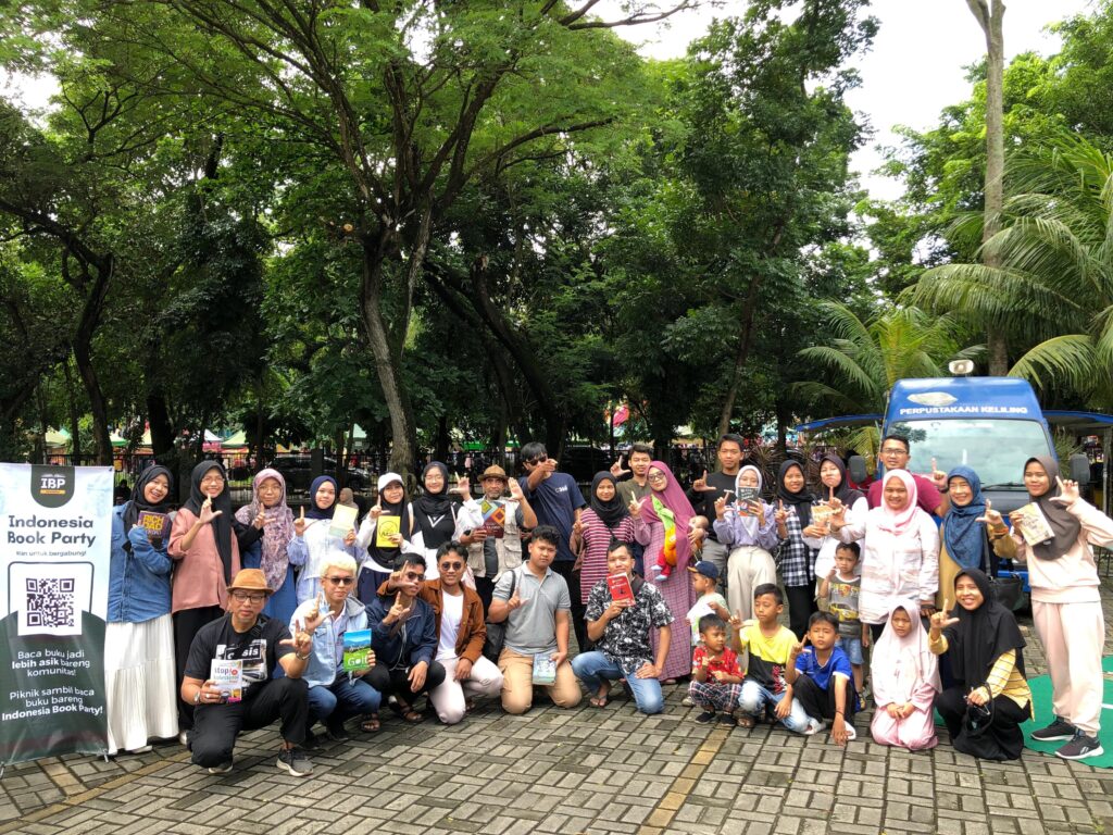 Komunitas Cilegon Book Party Gelar Baca Buku Bersama di CFD untuk Peringati Hari Pers Nasional 2025