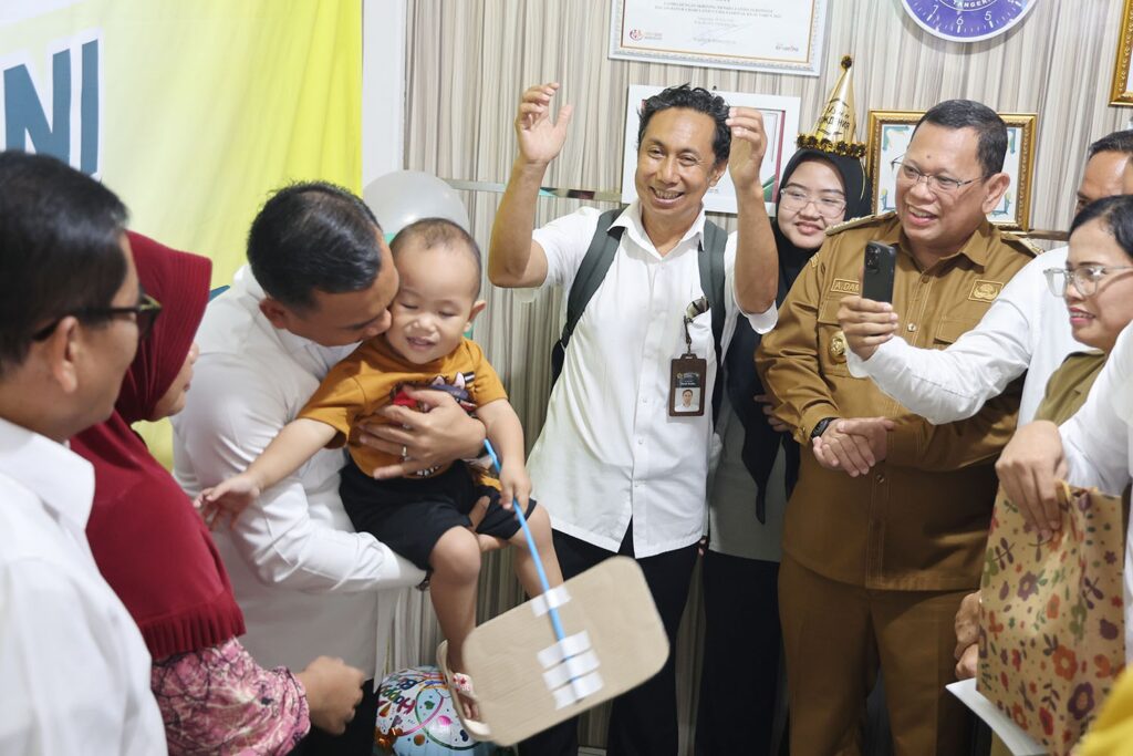 Pj Gubernur Banten Ajak Masyarakat Rajin Periksa Kesehatan Pj Gubernur Banten Ajak Masyarakat Rajin Periksa Kesehatan