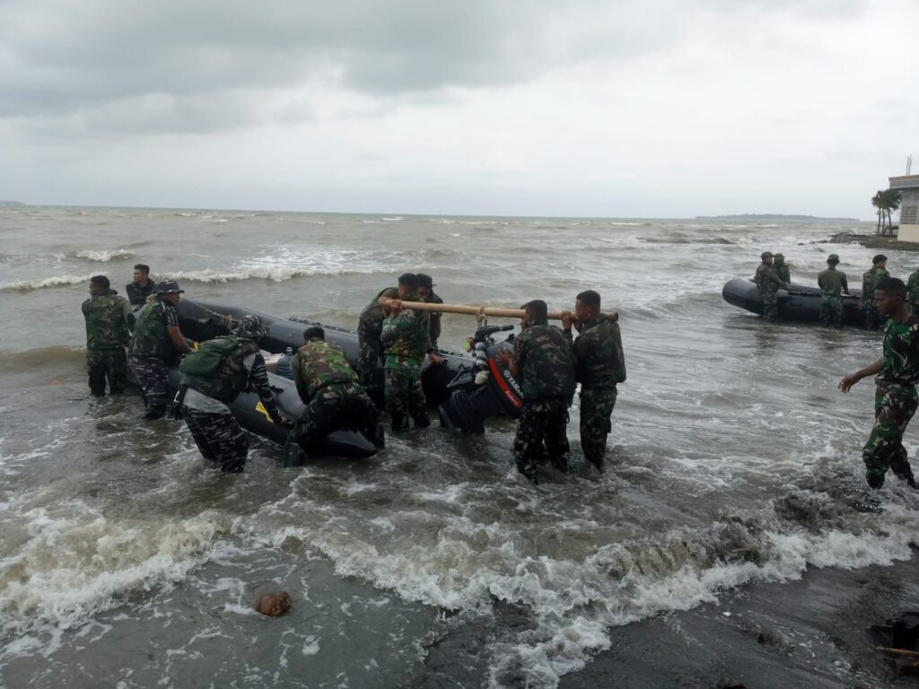 Sempat Terhenti, Pembongkaran Pagar Laut Kembali Dilanjutkan