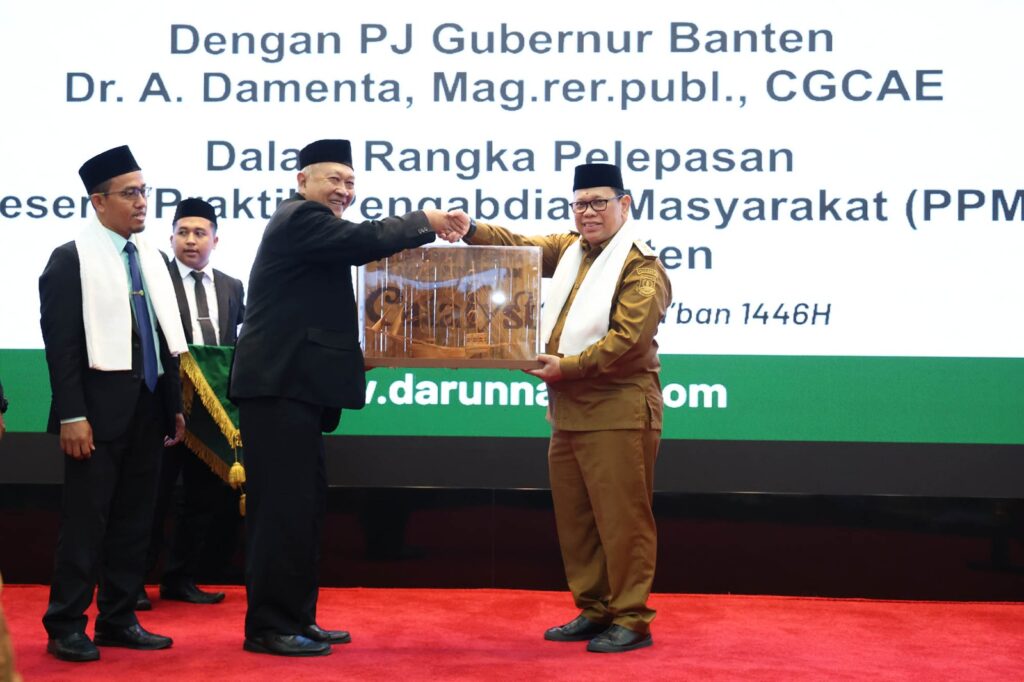 Pj Gubernur Banten A Damenta Lepas Peserta PPM Ponpes Darunnajah Serang