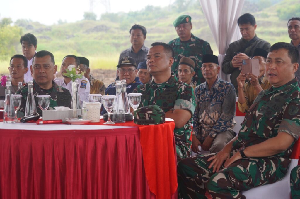 Danrem 064/MY Dampingi Wakasad Tinjau Lahan Yang Akan Dijadikan Batalyon Teritorial Danrem 064/MY Dampingi Wakasad Tinjau Lahan Yang Akan Dijadikan Batalyon Teritorial