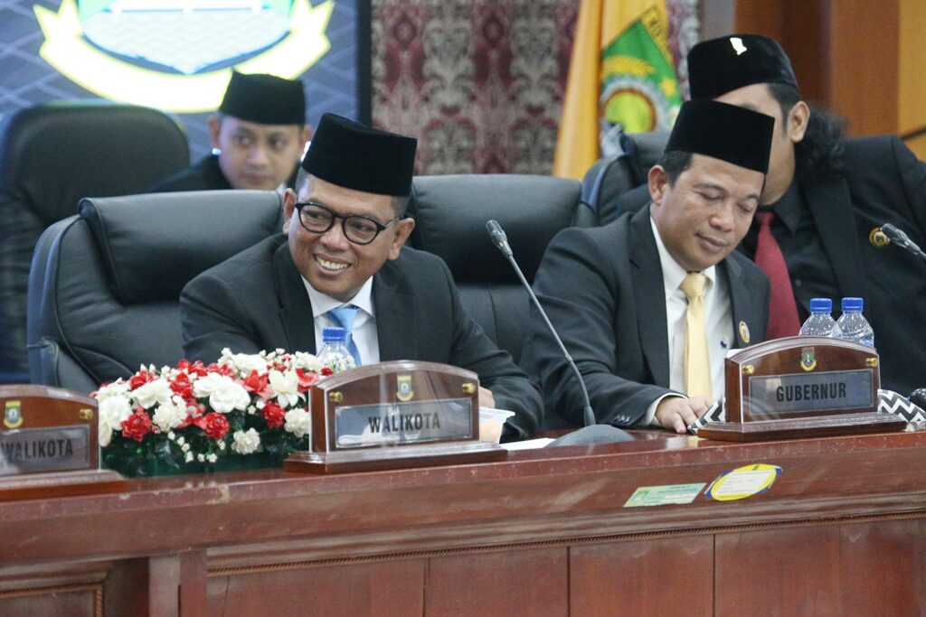 Hari Pertama Jabat Gubernur Banten, Andra Soni Hadiri Sertijab Wali Kota Tangerang Hari Pertama Jabat Gubernur Banten, Andra Soni Hadiri Sertijab Wali Kota Tangerang