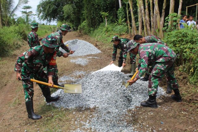 Kodim 0602/Serang Bersama Pemkot Serang Gelar Karya Bakti Bangun Jalan