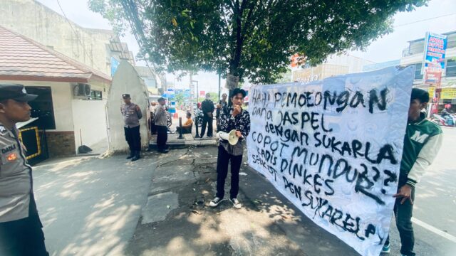 Mahasiswa Demo Dugaan Pemotongan Dana Jaspel Nakes di Kota Serang, Pejabat Dinkes Menghindar