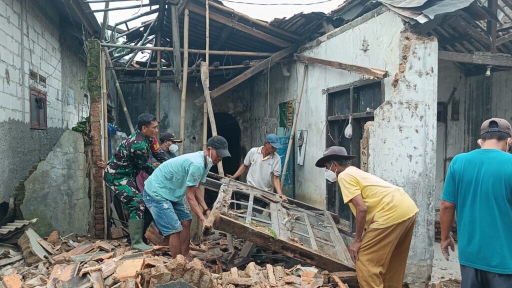 Kodim Serang dan Baznas Kabupaten Serang Renovasi Rumah Warga Tak Mampu Menjadi Layak Huni