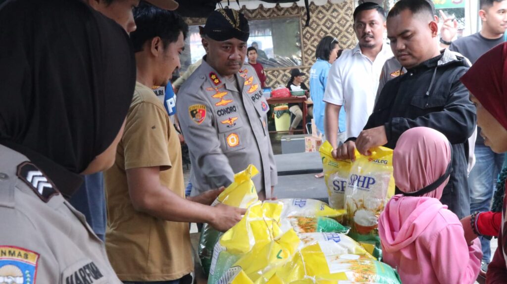 Kapolres Serang Meninjau Pelaksanaan Bazar Murah Ramadhan Polres Serang