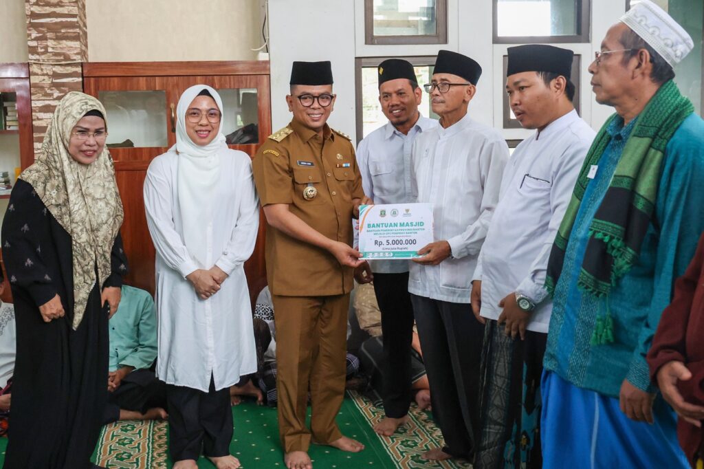 Safari Ramadan.1446H, Andra Soni Dengarkan Aspirasi dan Salurkan Bantuan Safari Ramadan.1446H, Andra Soni Dengarkan Aspirasi dan Salurkan Bantuan
