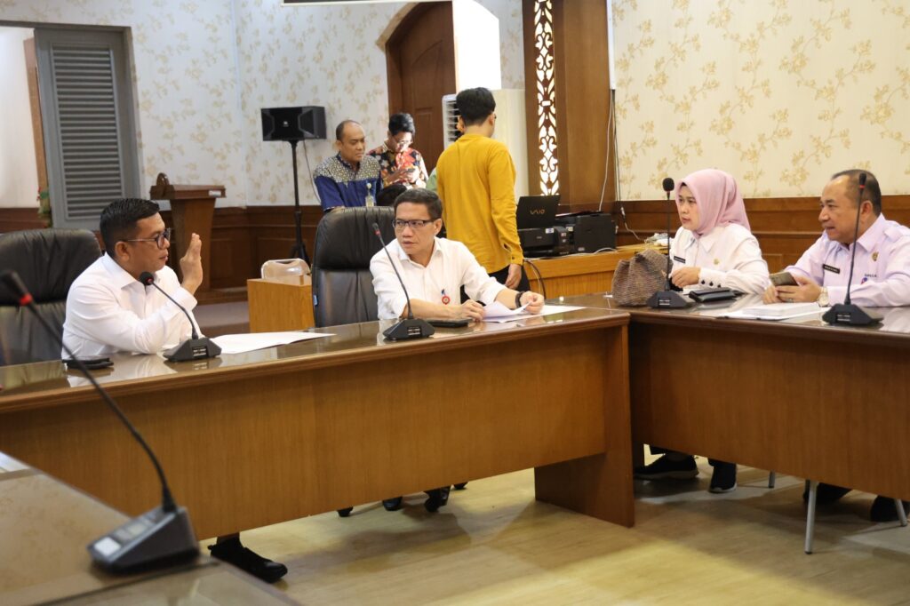Pemprov Banten Komitmen Sukseskan Pemungutan Suara Ulang Pilkada Kabupaten Serang Pemprov Banten Komitmen Sukseskan Pemungutan Suara Ulang Pilkada Kabupaten Serang