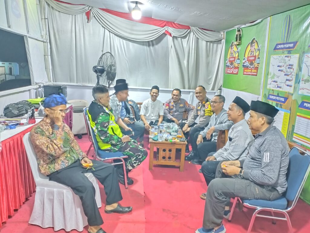 TNI dan Aparat Gabungan di Kasemen Perketat Pengamanan Jelang Idul Fitri TNI dan Aparat Gabungan di Kasemen Perketat Pengamanan Jelang Idul Fitri