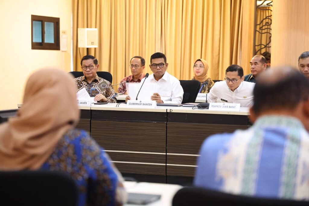 Andra Soni Hadiri Rapat Penanganan dan Pengurangan Risiko Banjir Kemenko PMK Andra Soni Hadiri Rapat Penanganan dan Pengurangan Risiko Banjir Kemenko PMK