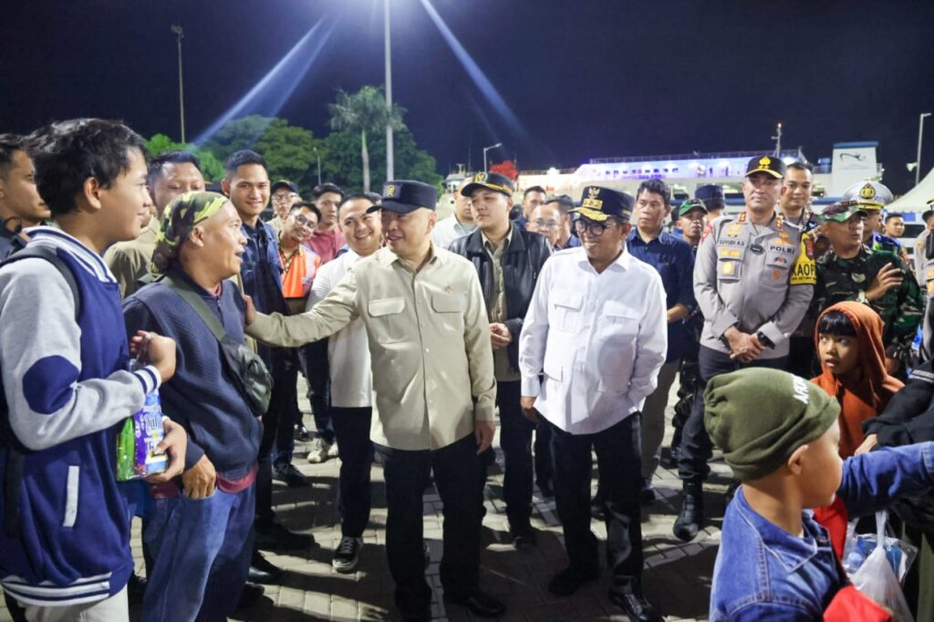 Tinjau Arus Mudik Tahun 2025, Andra Soni Pesan Jaga Kesehatan Tubuh dan Kendaraan