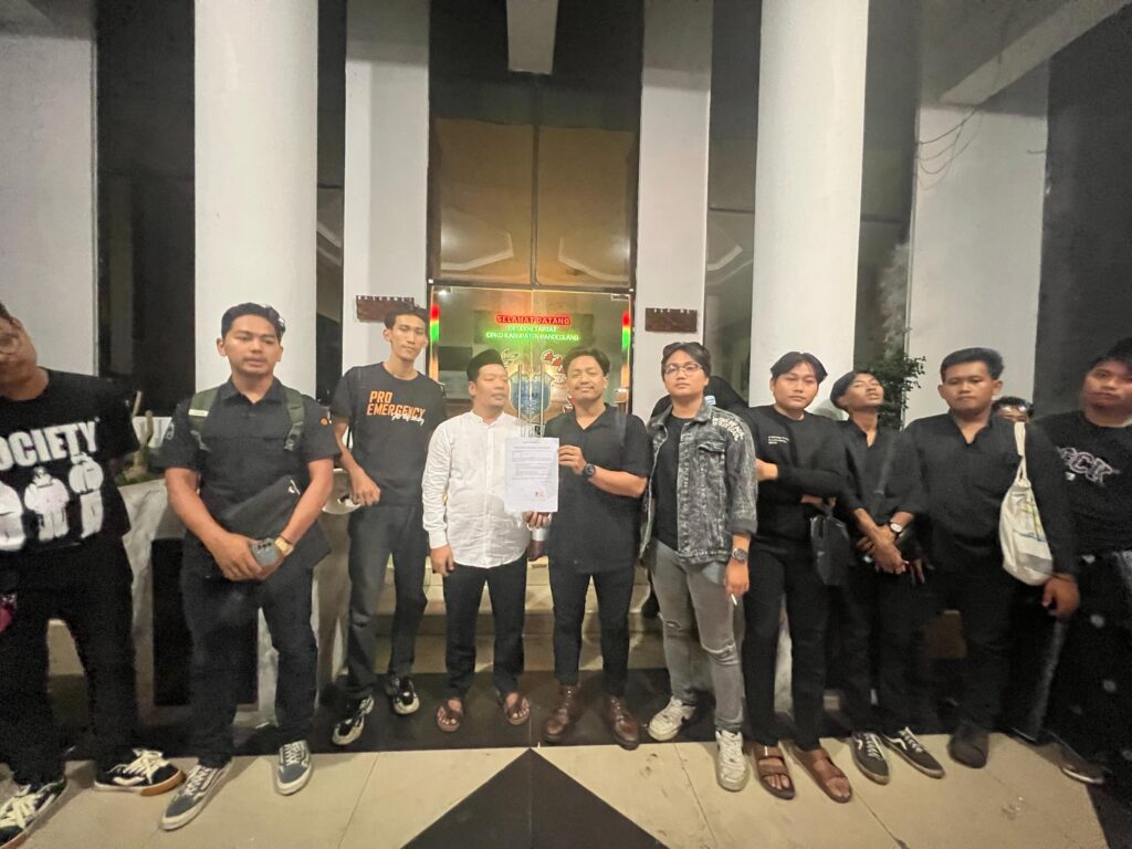 Masyarakat Banten Desak DPRD Pandeglang Bertindak Tegas dalam Kasus Kekerasan Seksual Masyarakat Banten Desak DPRD Pandeglang Bertindak Tegas dalam Kasus Kekerasan Seksual