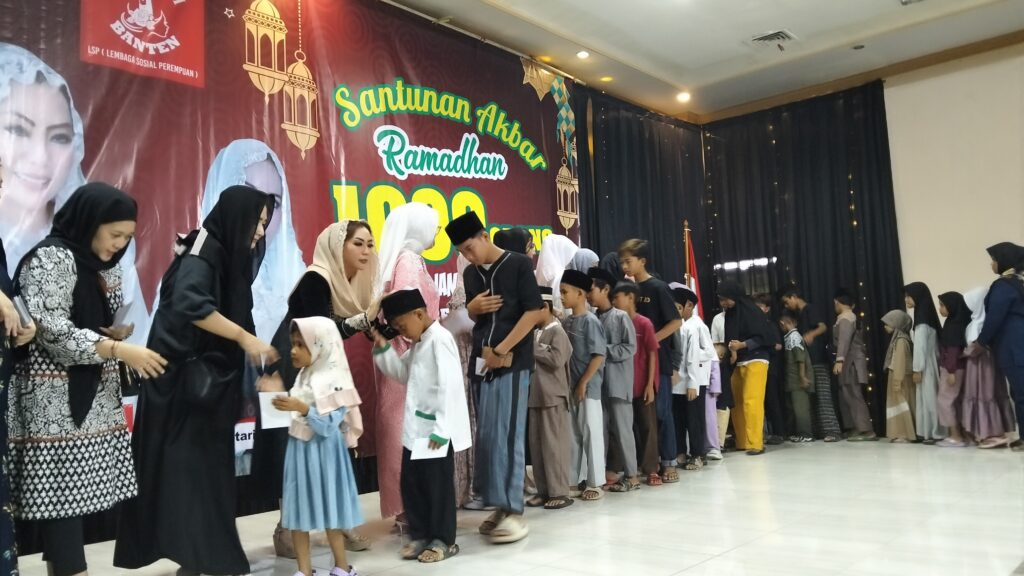 Srikandi Banten Gelar Santunan Akbar untuk 1.000 Anak Yatim dan Kaum Dhuafa Srikandi Banten Gelar Santunan Akbar untuk 1.000 Anak Yatim dan Kaum Dhuafa